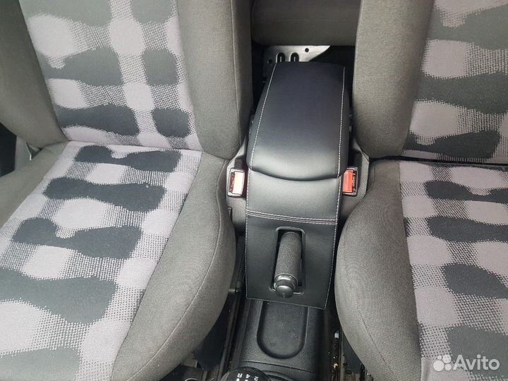 Подлокотник Ford Fusion