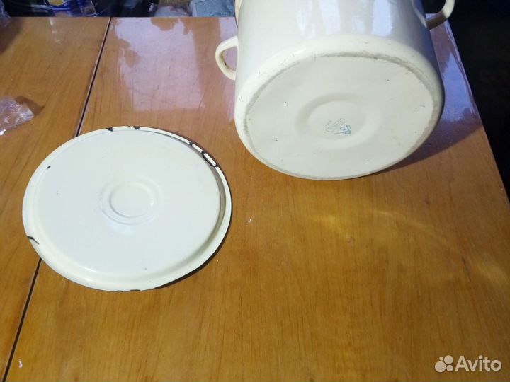 Кастрюля эмалированная