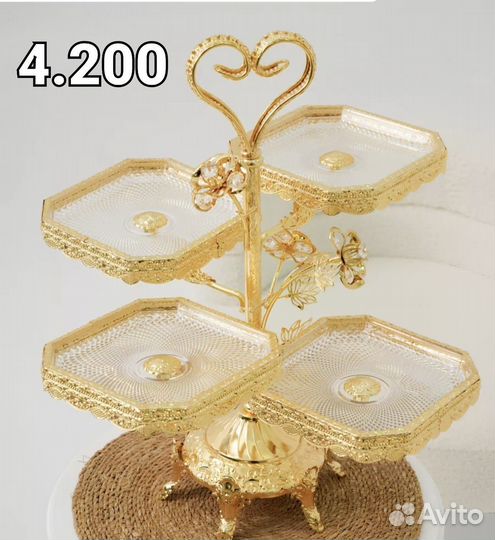 Ваза для фруктов на ножке