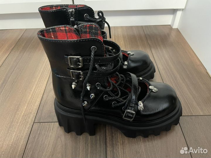 Летние ботинки на шнуровке