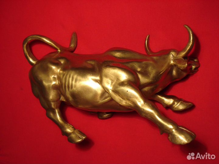 Большой Бронзовый Золотой Бык Буффало США Нью Йорк