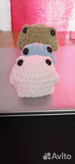 Лягушки из плюши