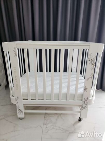 Детская кроватка с маятником happy baby mommy love