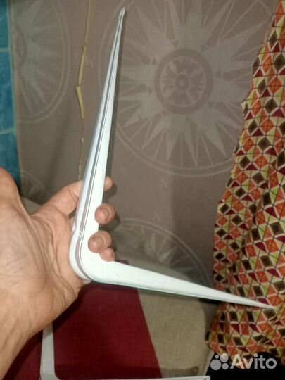 Уголок-держатель для полки