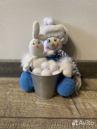 Новогодние игрушки и декор