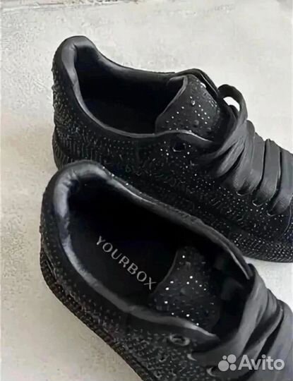 Женские кроссовки