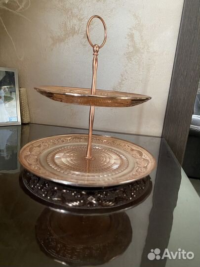 Ваза для фруктов на ножке