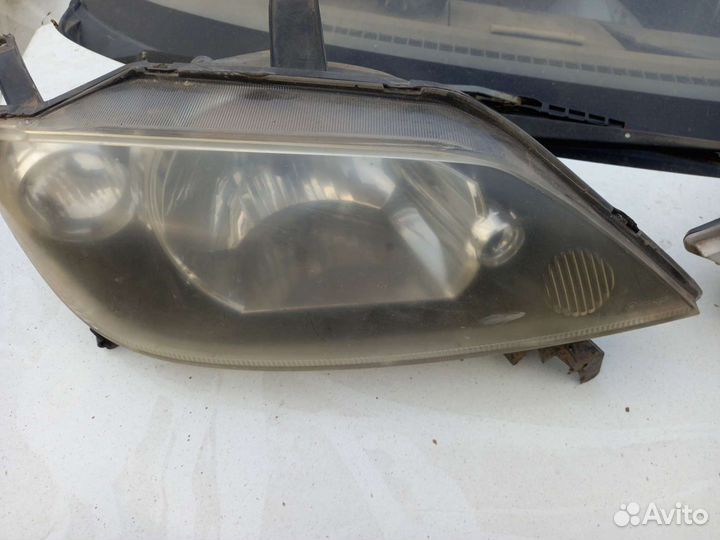 Mazda Demio передние Правая левая фары