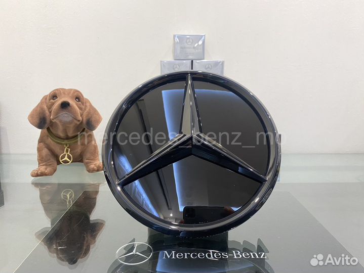 Эмблема звезда Мерседес Бенц в решетку радиатора