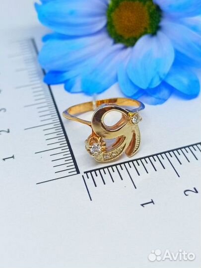 Кольцо с природным камнем Золото