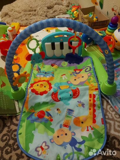 Развивающий коврик fisher price с пианино