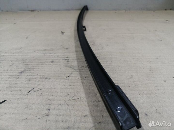 Направляющая стекла задняя правая Toyota Land