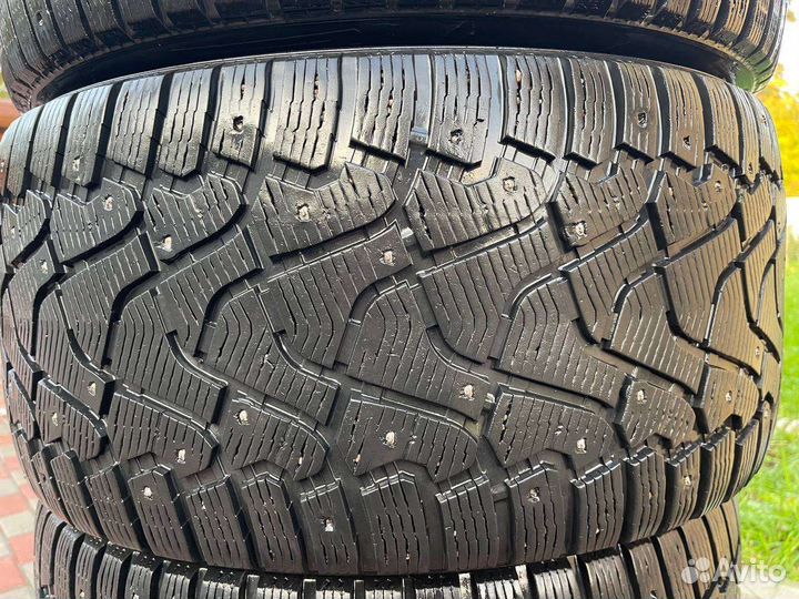 Pirelli Ice Zero 275/40 R20 и 315/35 R20 110T