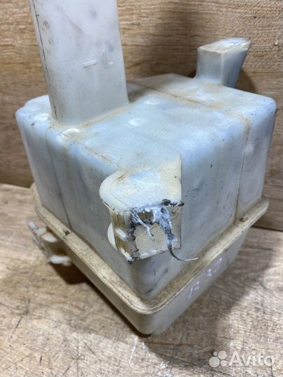 Бачок омывателя Hyundai Elantra XD B38