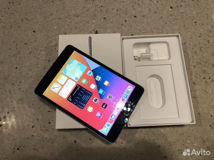 iPad mini 4 128gb cellular, (аккумулятор 100%)