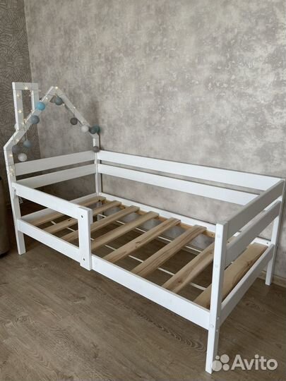 Детская кровать с матрасом