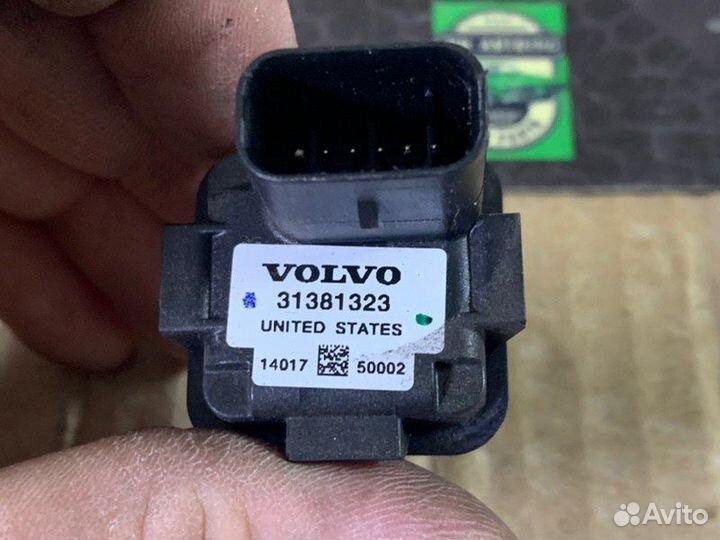 Камера заднего вида Volvo V40