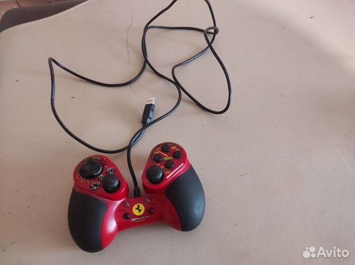 Джойстик для пк Thrustmaster стилизованный Феррари