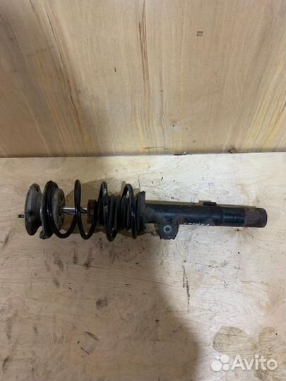 Стойка амортизатора передняя правая Bmw 3 E90