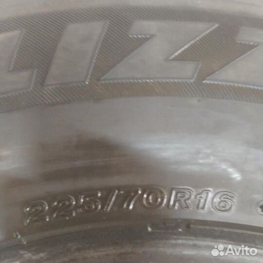 Bridgestone Blizzak Spike-01 225/70 R15