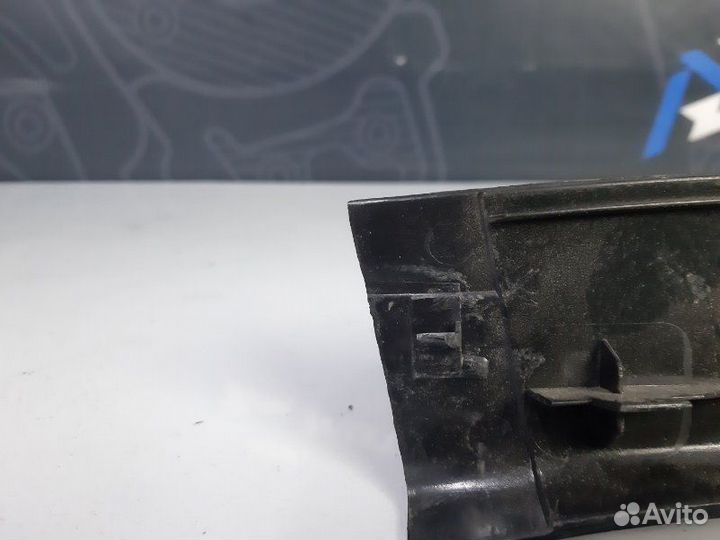 Обшивка крышки багажника правая Bmw X5 E53 M54B30