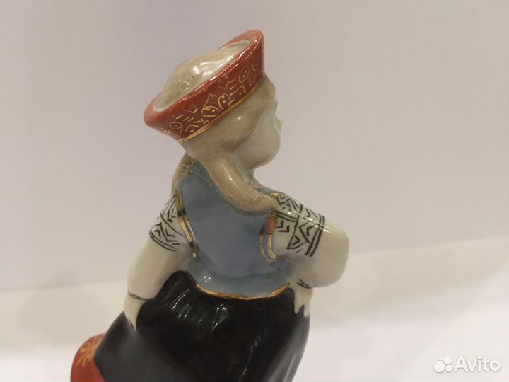 Статуэтка « Латышский танец» Девочка