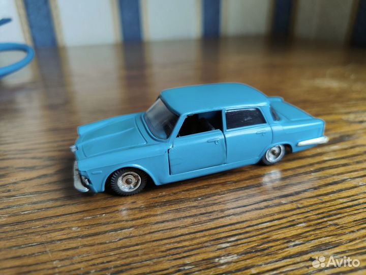 Модель автомобиля Альфа Ромео 2600 пластик 1:43
