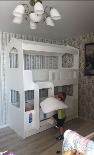 Двухъярусная кровать домик