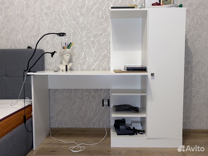 Продаю компьютерный стол - удобный и стильный