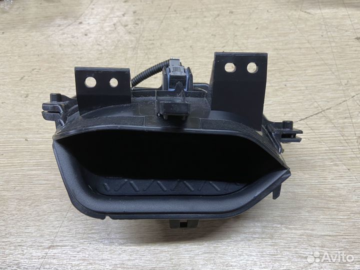 Вещевой ящик Toyota RAV4 XA50 с подсветкой