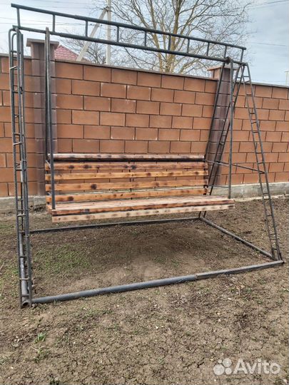 Садовые качели из дерева