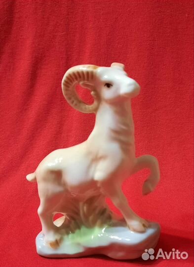 Статуэтки фарфор