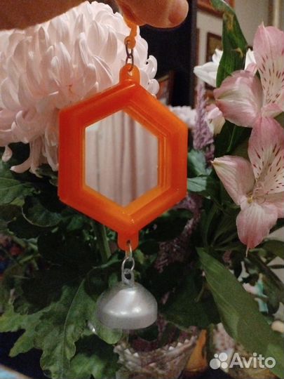 Зеркало с колокольчиком для птиц