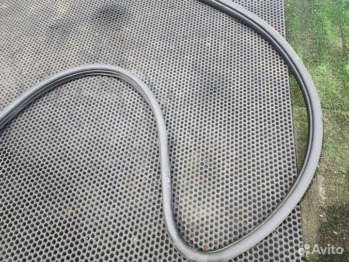 Уплотнитель двери передний левый Kia Ceed 2 JD