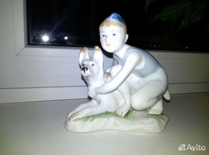 Статуэтка Мальчик с собакой (в дозоре )