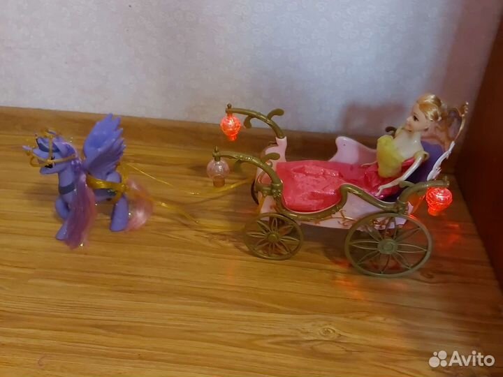 Карета с лошадью