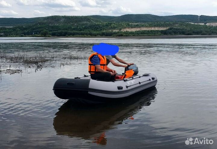 Лодка с мотором