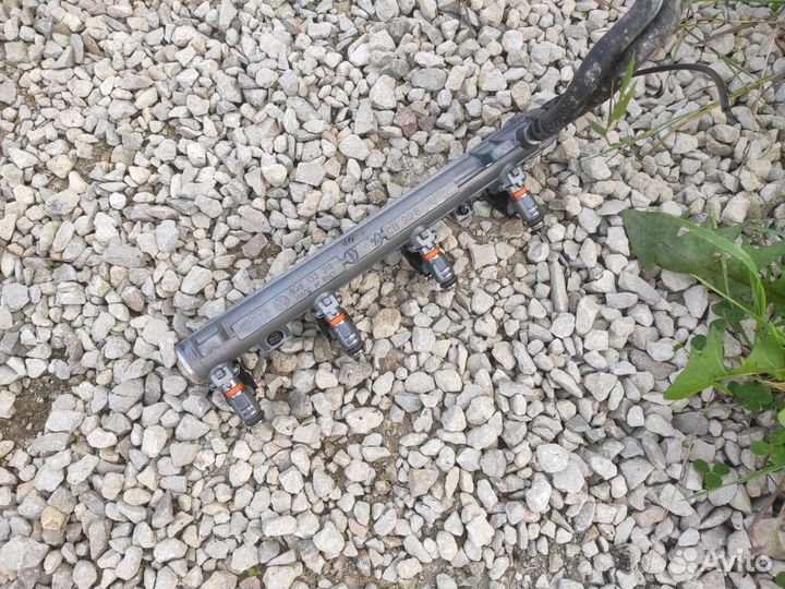 Топливная рампа Volkswagen Golf 4 1J 1.4