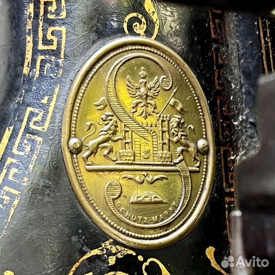 Старинная швейная машина