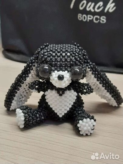 Зайчик из бисера