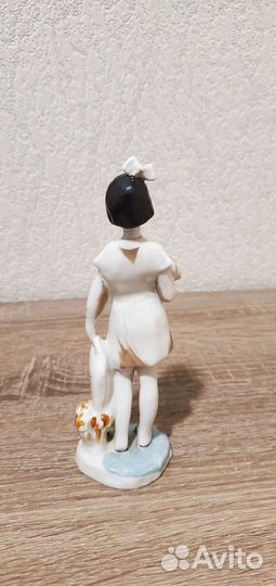 Статуэтка фарфор СССР школьница с пордфелем