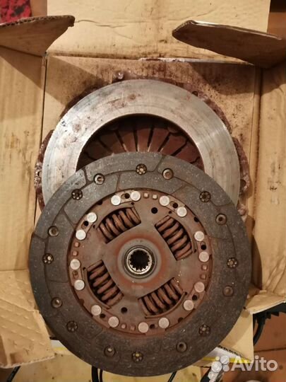 Корзина сцепления с диском Opel Zafira