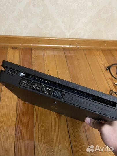 Sony playstation 4 PS4 slim 1tb