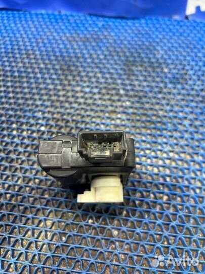 Моторчик заслонок отопителя Audi A6C6 седан 2005