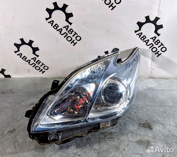 Фара Toyota Prius