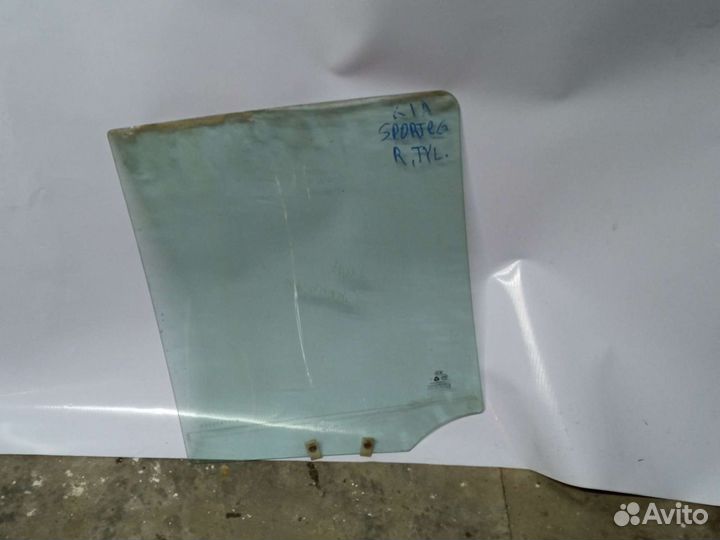 Kia Sportage 2 стекло левой передней двери и право