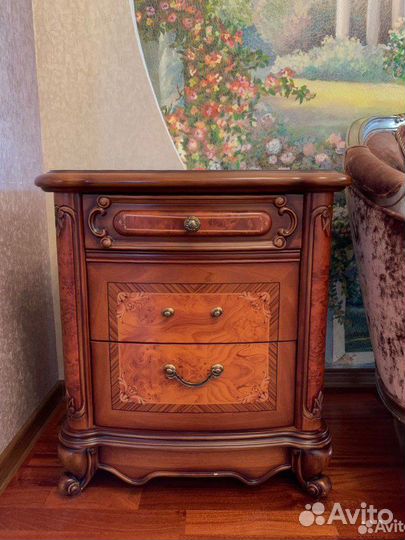 Тумба прикроватная