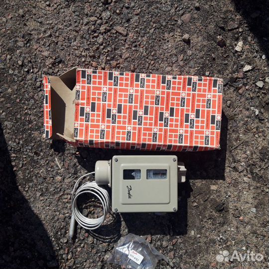 Термостат для холодильника или морозильной камеры