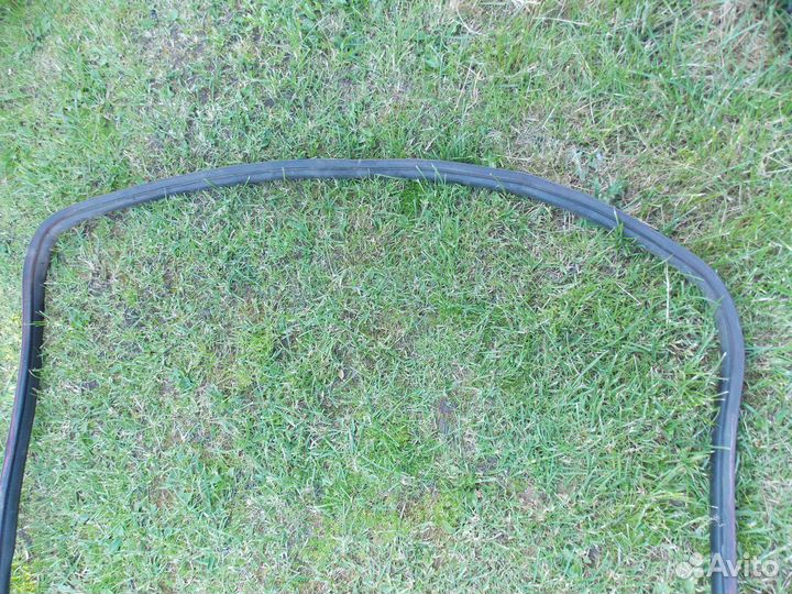 Уплотнитель крышки багажника Mitsubishi Space Star