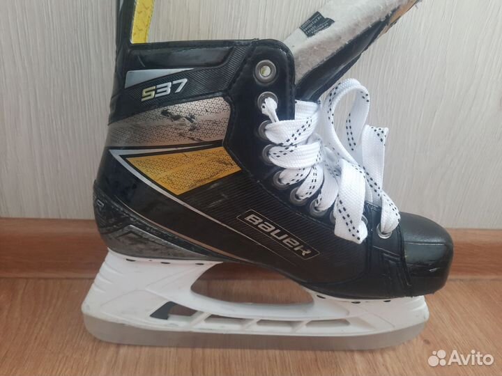 Хоккейные коньки bauer